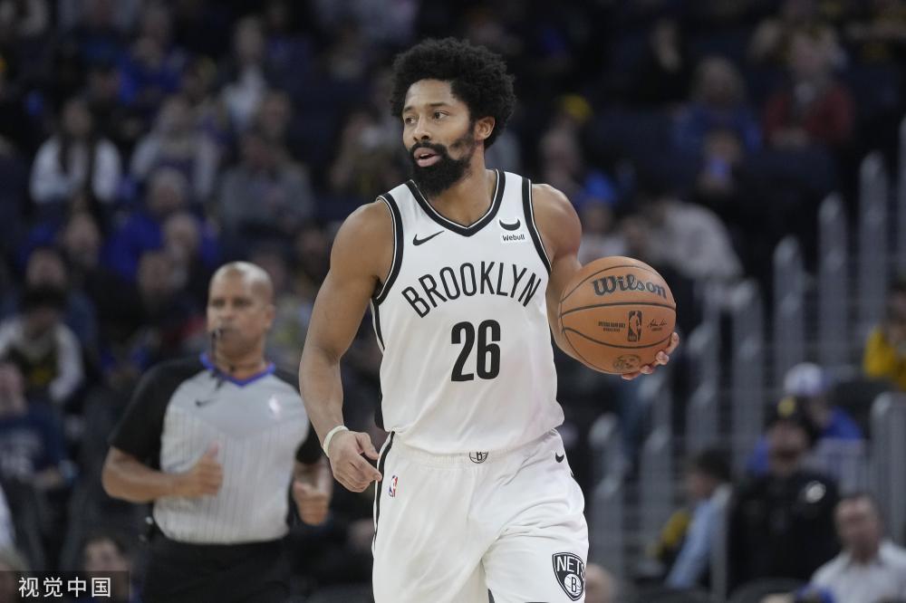 举止往往为 举止往往为